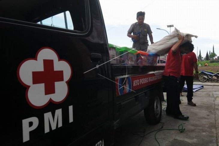 Suplai perlengkapan pengungsi Gunung Merapi