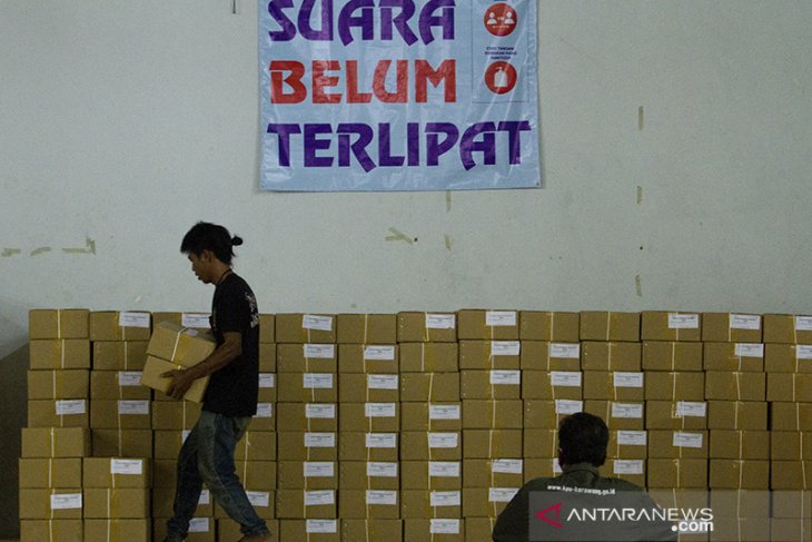 Distribusi surat suara Pilkada Karawang 