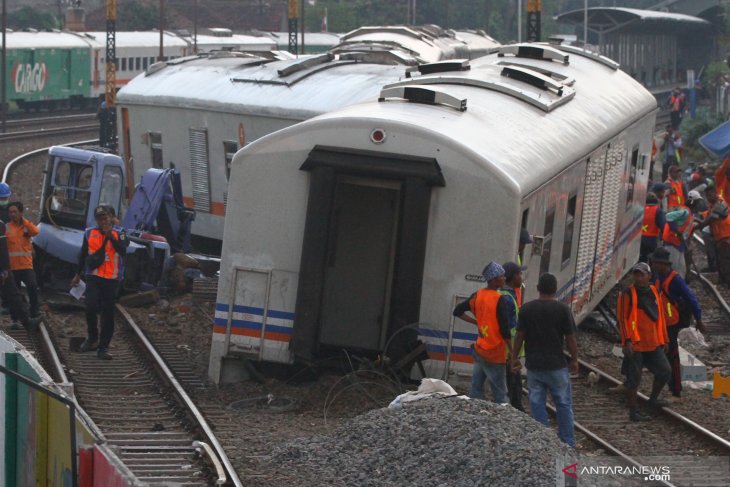 Kecelakaan gerbong kereta api tak berlokomotif