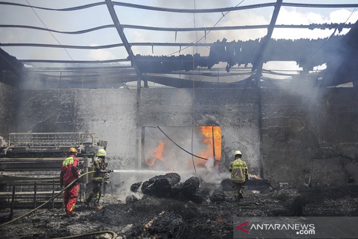 Kebakaran pabrik kasur di Cimahi 