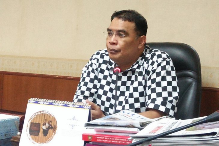 Richard Rahakbauw dan sepuluh pejabat jadi relawan vaksin COVID-19 di Maluku