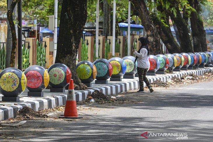 Penataan trotoar komplek olahraga Dadaha 