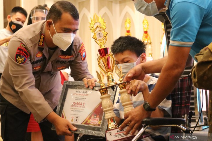 Rekor Muri lomba menggambar daring