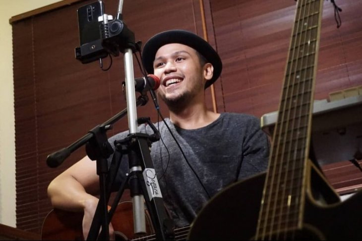 Penyanyi Solo kisahkan penyesalan lewat lagu