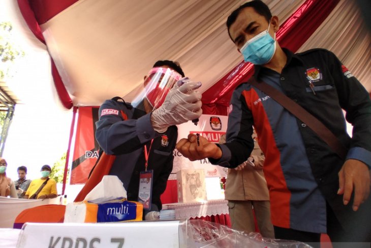Simulasi pemungutan suara Pilkada Situbondo di tengah pandemi COVID-19