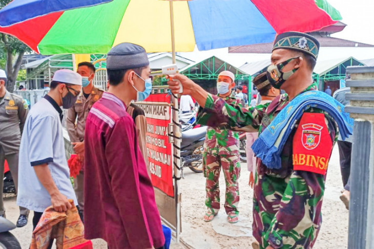 TNI tegakkan disiplin protokol kesehatan di tempat ibadah