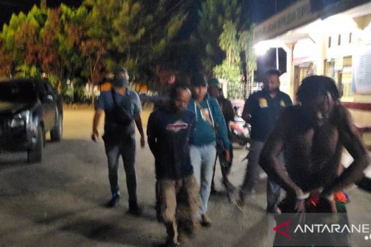Mabuk dan tikam warga dengan pisau, dua pemuda diringkus