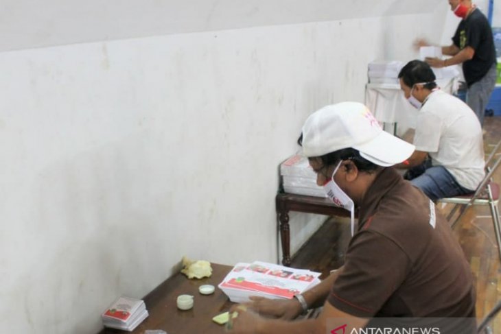 Target sortir lipat surat suara Pilkada Karawang selesai selama lima hari