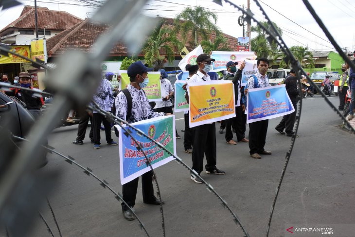 Guru tidak tetap gugat Bupati Jember