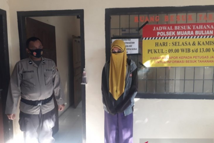 Ibu muda ditahan terlibat penggelapan mobil, pelaku utama buron