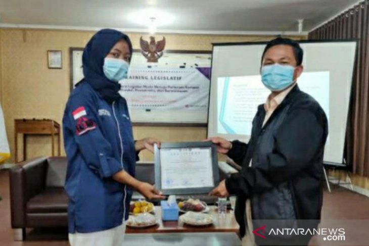 Mahasiswa UBB antusias sambut DPRD Babel