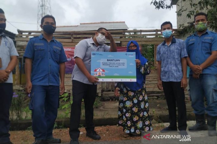 PT Timah serahkan rumah layak huni bantu janda miskin Bangka Kota