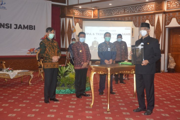 Pjs Gubernur Jambi serahkan DIPA dan alokasi TKKD tahun 2021
