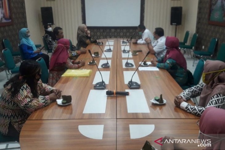 UPPKS Sejahtera Kota Singkawang produksi peyek ikan