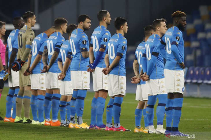 Kenang Diego Maradona, pemain Napoli kenakan Jersey nomor 10