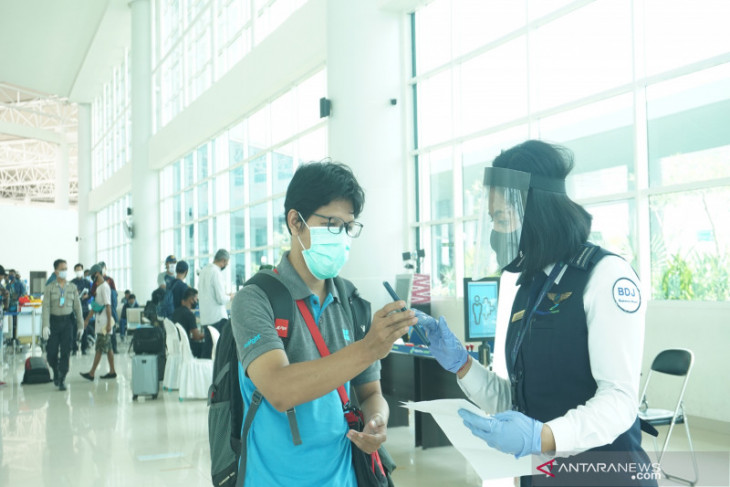 Liburan panjang dorong ledakan COVID-19 di bulan November
