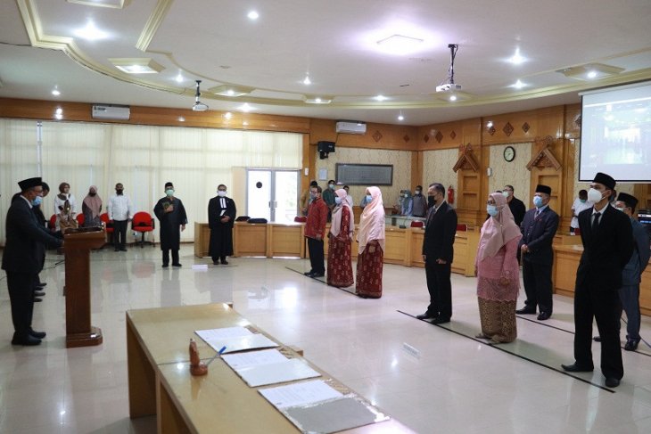 Rektor lantik tiga kepala lembaga di lingkungan Unja