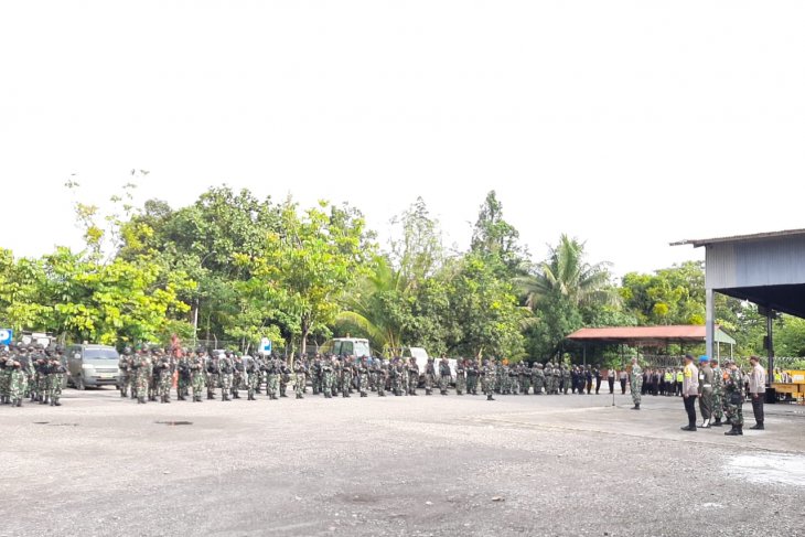 TNI commander visits Timika before heading for Makassar