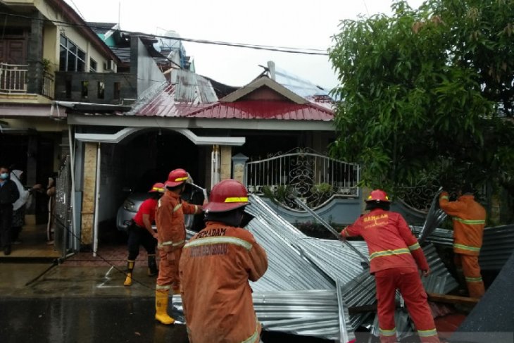 Puting beliung dan banjir landa Kota Bengkulu
