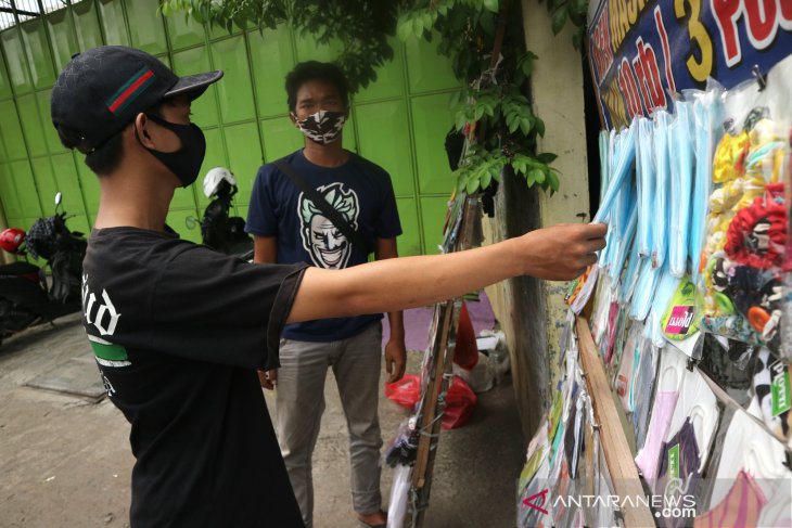 Penjual masker di Mojokerto