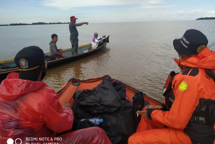 SAR Pontianak cari seorang penumpang sampan karam di Sungai Kakap