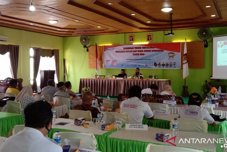 KPU dahulukan penyadang disabilitas memilih di Mukomuko