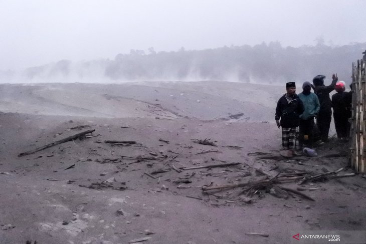 Lahar panas Gunung Semeru