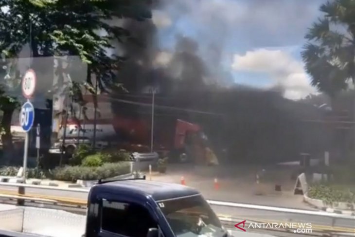 Truk tangki terbakar hingga terdengar dentuman di SPBU MT Haryono