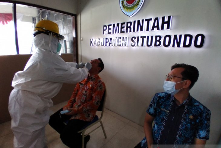 Dua orang kontak erat dengan mendiang Bupati Situbondo terkonfirmasi positif COVID-19