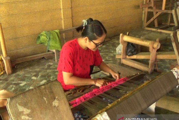Undiksha kembangkan teknologi pewarnaan endek dengan fiksator nanopasta