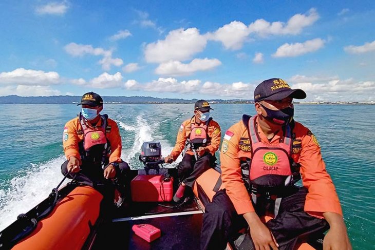 Tim SAR gabungan cari korban tenggelam di Pantai Cilacap