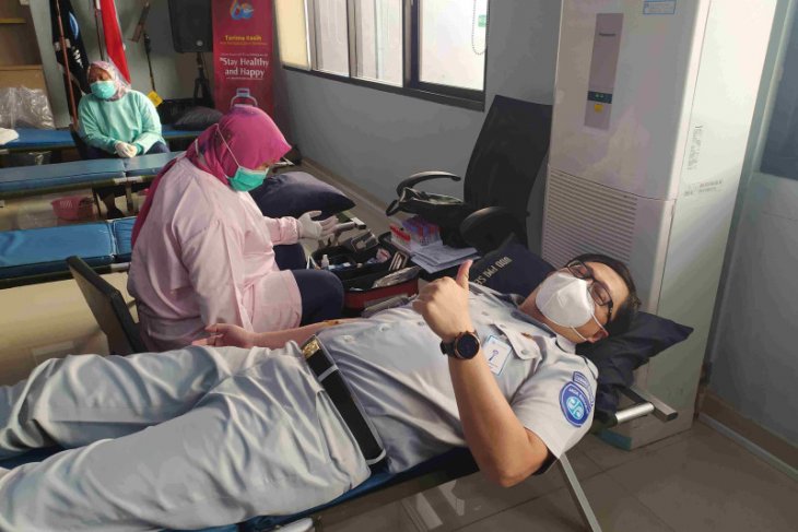 Jasa Raharja Banten isi HUT ke-60 kegiatan donor darah dan menanam pohon
