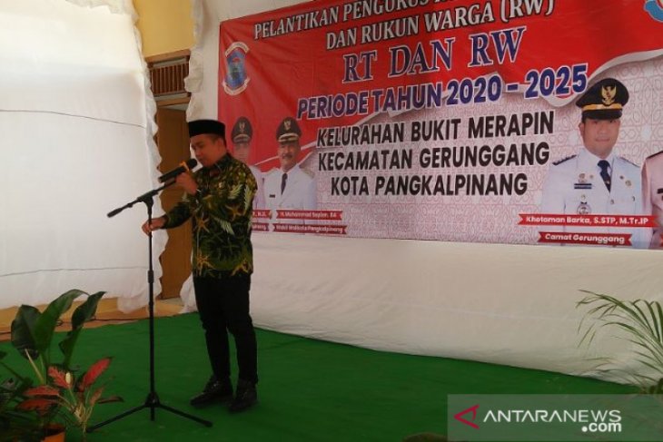 Walikota Pangkalpinang hadiri pelantikan RT/RW Kelurahan Bukit Merapin