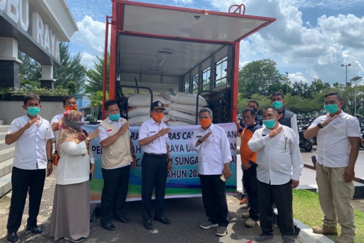 Kubu Raya salurkan bantuan beras lokal untuk korban banjir