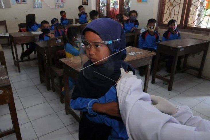 Imunisasi siswa sekolah