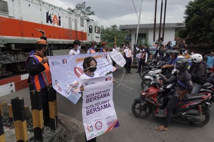 Sosialisasi keselamatan di perlintasan sebidang