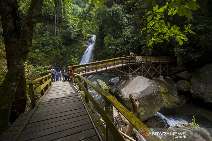 Wisata Air Terjun Haratai