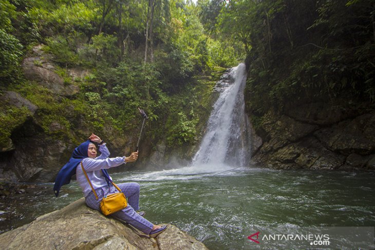 Wisata Air Terjun Haratai