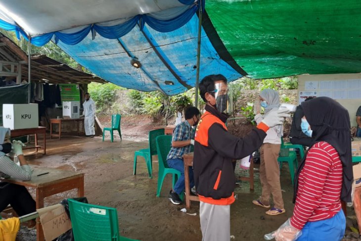 Pencoblosan di TPS Pilkada Serang patuhi prokes COVID-19