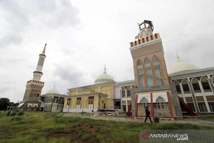 Menara masjid Islamic Center roboh 