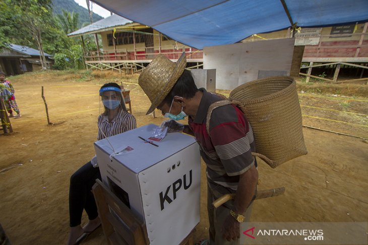 Pemungutan Suara Pilkada Di Desa Terpencil