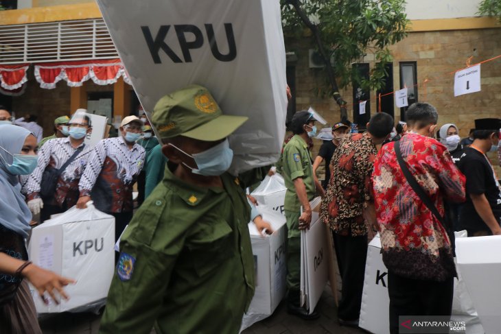 Pengumpulan logistik hasil Pilkada Kota Surabaya