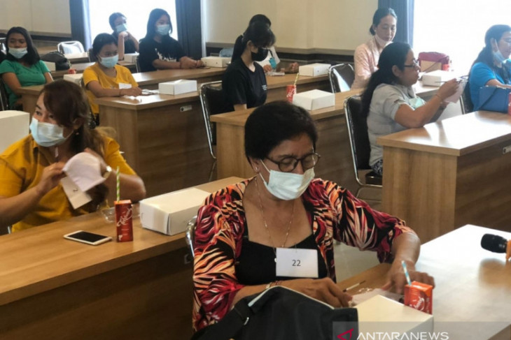 Desa Kesiman Kertalangu Denpasar adakan lomba melukis masker