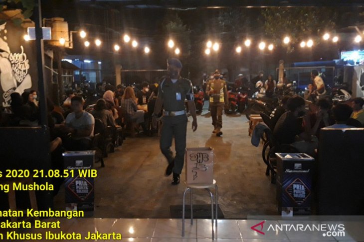Langgar prokes, dua kafe di Jakarta Barat dikenai sanksi PSBB