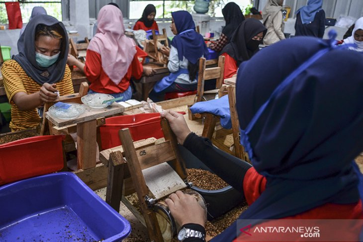 Cukai rokok naik 