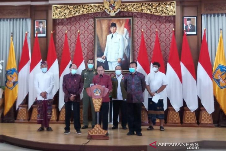 Bali wajibkan uji usap untuk turis gunakan transportasi udara saat libur Nataru