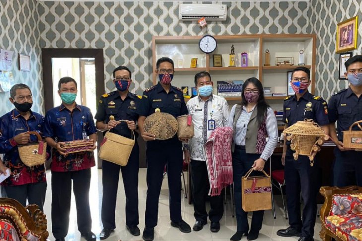 Tim klinik ekspor Bea Cukai Badau lirik komoditi unggulan Sintang
