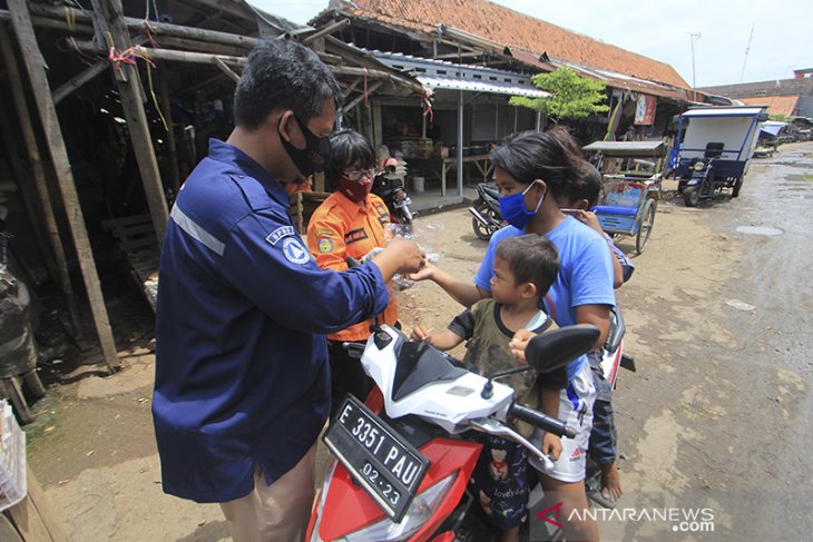 Sosialisasi protokol kesehatan di pasar 