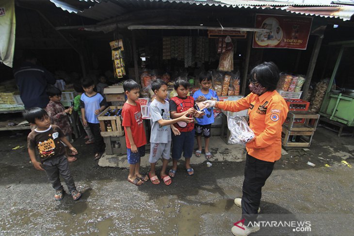 Sosialisasi protokol kesehatan di pasar 