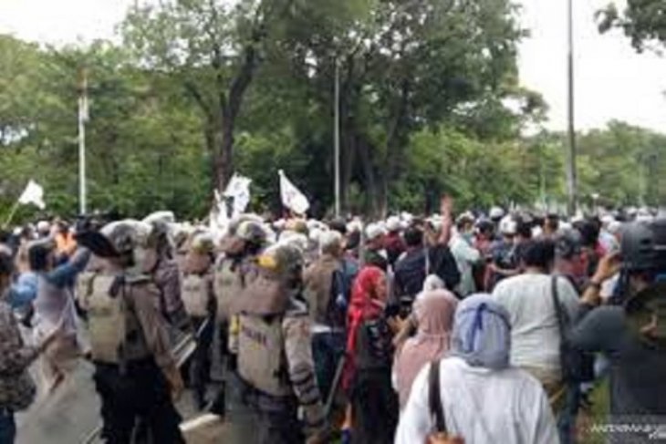 Petugas gabungan amankan 155 pengikut Rizieq Shihab